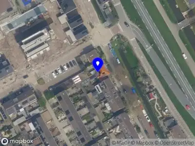 Ambulance met grote spoed naar de Doormanstraat in Maasdijk