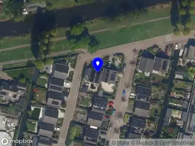 Ambulance met grote spoed naar de Pieter van der Wallenstraat in Rotterdam