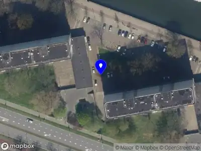 Ambulance met grote spoed naar de 's-Lands werf in Rotterdam