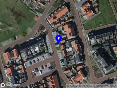 Ambulance met grote spoed naar de Achter 't Hof in Ouddorp