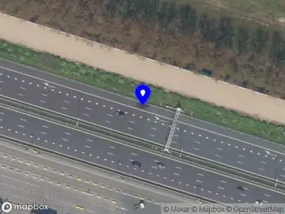 112 melding Brandweer en politie met grote spoed naar de Droespolderweg in Botlek Rotterdam vanwege voertuigen te water