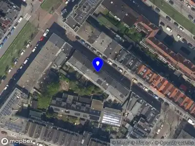 Ambulance met grote spoed naar de Katendrechtse Lagedijk in Rotterdam