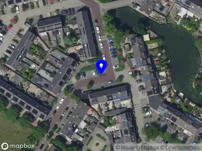 Ambulance met gepaste spoed naar de Henriëtte Roland Holst-erf in Dordrecht