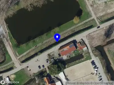 Ambulance met grote spoed naar de Zevenbergsedijkje in Rotterdam
