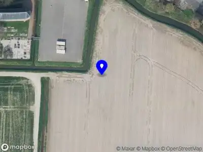 Ambulance met grote spoed naar de Polderdijk in Maasdam