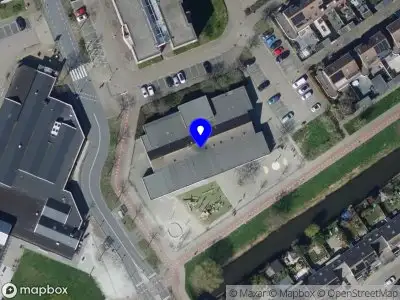 Ambulance met grote spoed naar de Jachthoornpad in Hellevoetsluis