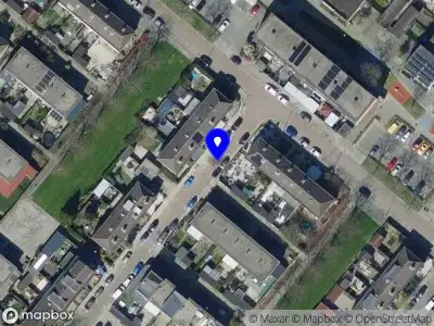 Ambulance met grote spoed naar de Willem Leevendstraat in Hoogvliet Rotterdam