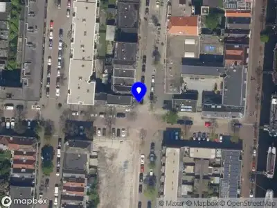 Ambulance met gepaste spoed naar de 2e Schansstraat in Rotterdam