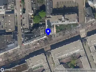 Ambulance met grote spoed naar de Nieuwe Binnenweg in Rotterdam