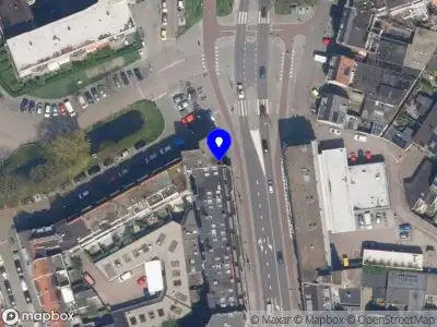 Ambulance met grote spoed naar de Uitweg in Rotterdam