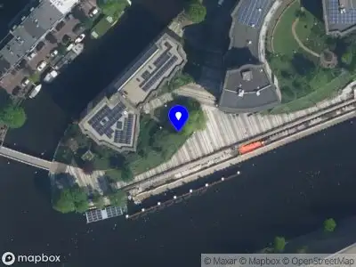 Brandweer met grote spoed naar de De Wittenstraat in Amsterdam