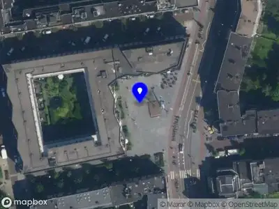 Ambulance met grote spoed naar de Witte de Withplein in Amsterdam