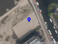 Ambulance met grote spoed naar de Wateringseweg in Delft