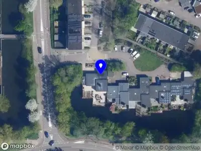 Ambulance met grote spoed naar de Reigersbek in Uithoorn