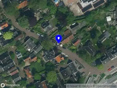 Brandweer met gepaste spoed naar de Molengouw in Broek in Waterland vanwege waarnemen gaslucht