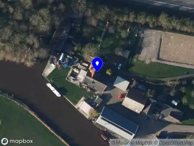 Brandweer met grote spoed naar de Snekervaart in Bolsward