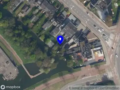 Ambulance met grote spoed naar de Terbregseweg in Rotterdam