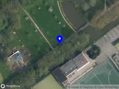 Ambulance met grote spoed naar de Van Foreestweg in Delft