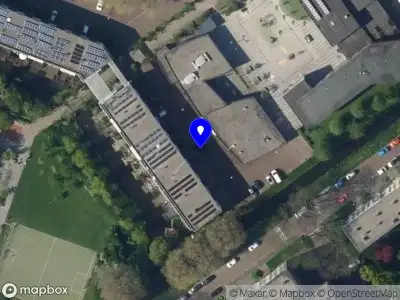 Ambulance met grote spoed naar de Van Royenstraat in Voorburg