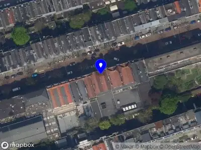 Ambulance met grote spoed naar de Nieuwe Binnenweg in Rotterdam