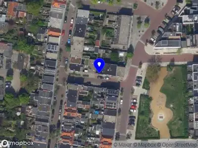 Ambulance met gepaste spoed naar de Leeuwenhoekstraat in Leiden