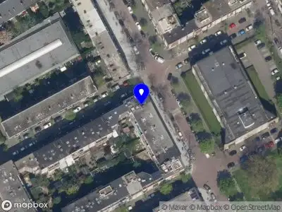 Ambulance met gepaste spoed naar de Nobelstraat in Rotterdam