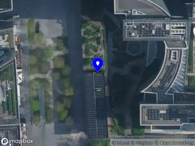 Ambulance met grote spoed naar de Gustav Mahlerlaan in Amsterdam