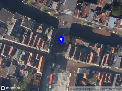 Ambulance met gepaste spoed naar de Watersteeg in Leiden