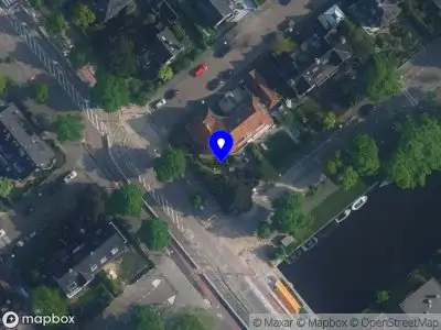 Ambulance met grote spoed naar de Diepenbrockstraat in Amsterdam