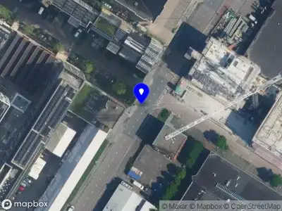 Ambulance met grote spoed naar de Hulstweg in Amsterdam