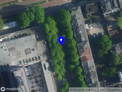 Ambulance met grote spoed naar de Oosteinde in Amsterdam