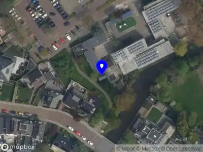 Ambulance met grote spoed naar de Burgemeester Elsenweg in Naaldwijk