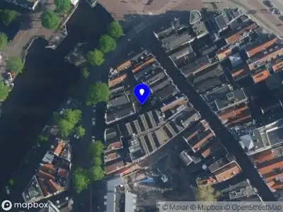 Brandweer met gepaste spoed naar de Gouwenaarssteeg in Amsterdam vanwege stankoverlast