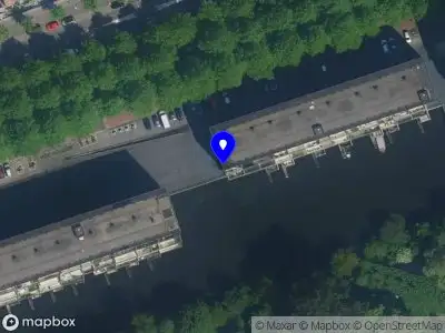 Ambulance met grote spoed naar de Osdorper Ban in Amsterdam