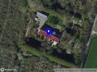 Brandweer met grote spoed naar de Voorvorseweg in Hellevoetsluis vanwege voertuigen te water