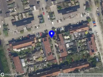 Ambulance met grote spoed naar de Rigapad in Rotterdam