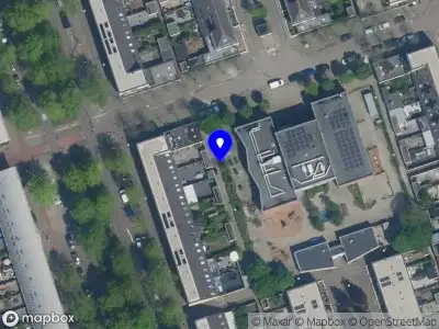 Ambulance met gepaste spoed naar de Mechelensingel in Amsterdam