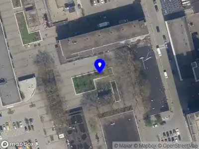 Ambulance met gepaste spoed naar de Van der Helmstraat in Rotterdam