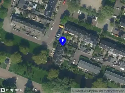 Ambulance met grote spoed naar de Burgemeester van der Wartstraat in Krommenie