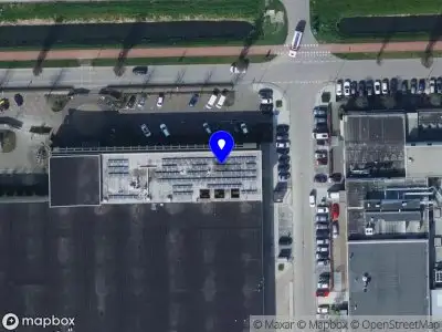 Ambulance met grote spoed naar de Waleplein in Strijen