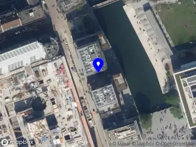 Ambulance met grote spoed naar de Westewagenstraat in Rotterdam