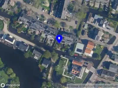 Ambulance met grote spoed naar de Fresialaan in De Kwakel