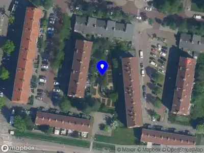 Ambulance met gepaste spoed naar de Burgemeester Rendorpstraat in Amsterdam