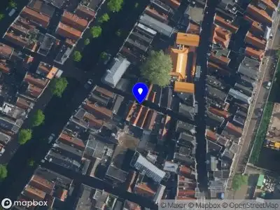Ambulance met gepaste spoed naar de Molensteeg in Amsterdam