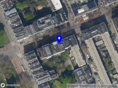 Ambulance met grote spoed naar de Witte de Withstraat in Rotterdam