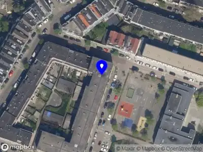 Ambulance met gepaste spoed naar de Wiekstraat in Rotterdam