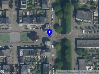 Ambulance met grote spoed naar de Maaseikstraat in Amsterdam