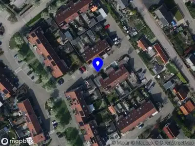 Ambulance met grote spoed naar de De Vredenburg in Strijen