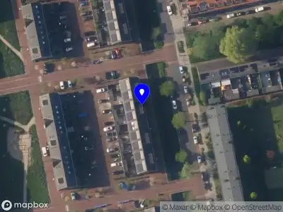 Ambulance met grote spoed naar de Nesciokade in Leiden