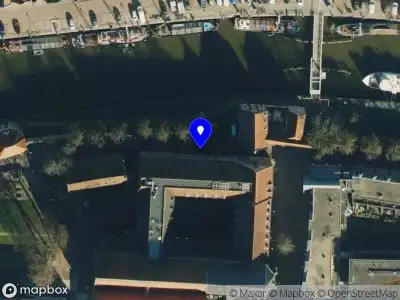 Politie naar de Aan de Stadsmuur in Zwolle vanwege aanrijding met letsel